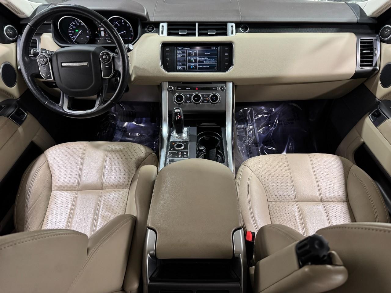 Land Rover Range Rover Sport Vehicle Full-screen Gallery Image 11
