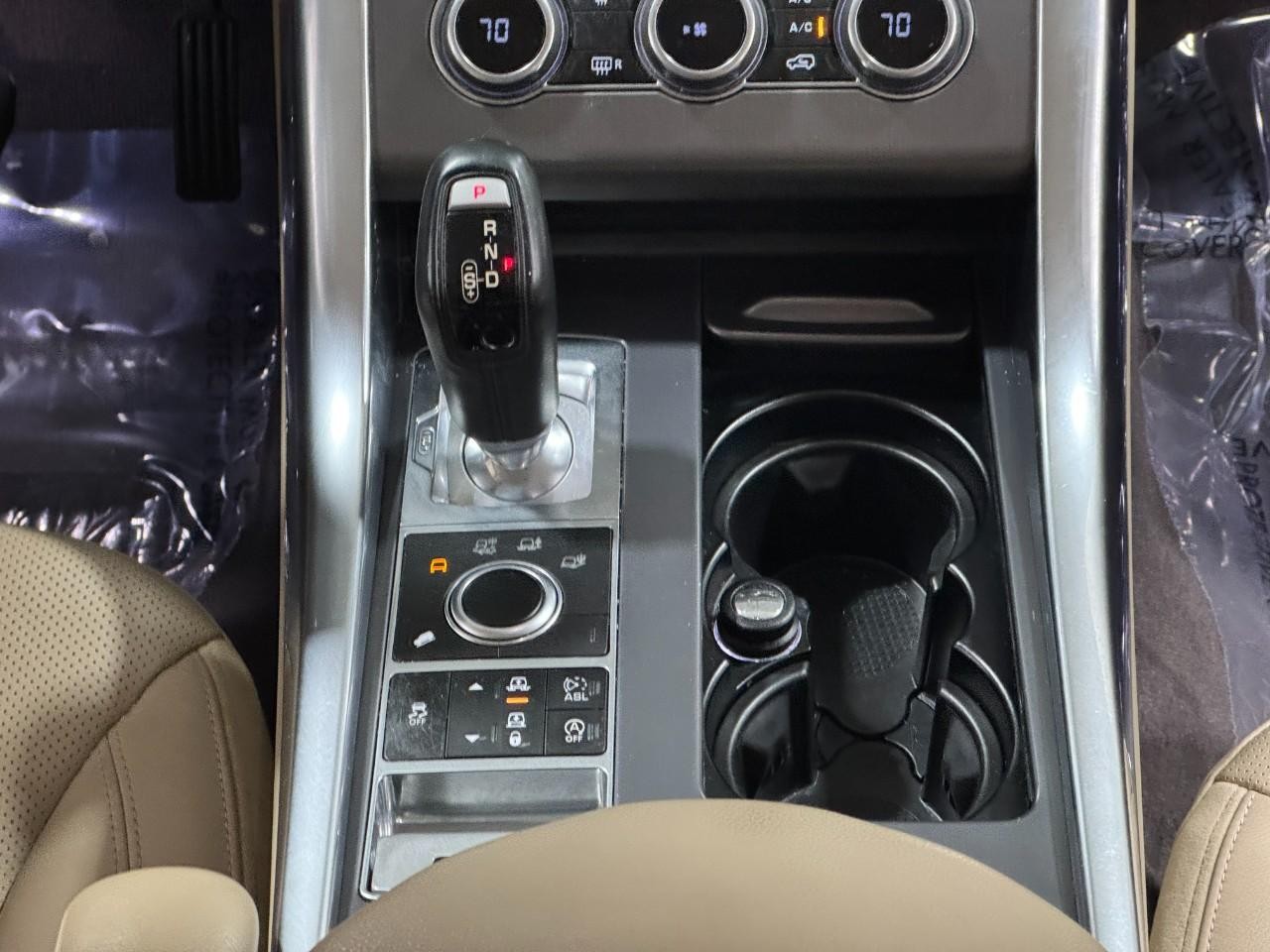 Land Rover Range Rover Sport Vehicle Full-screen Gallery Image 15