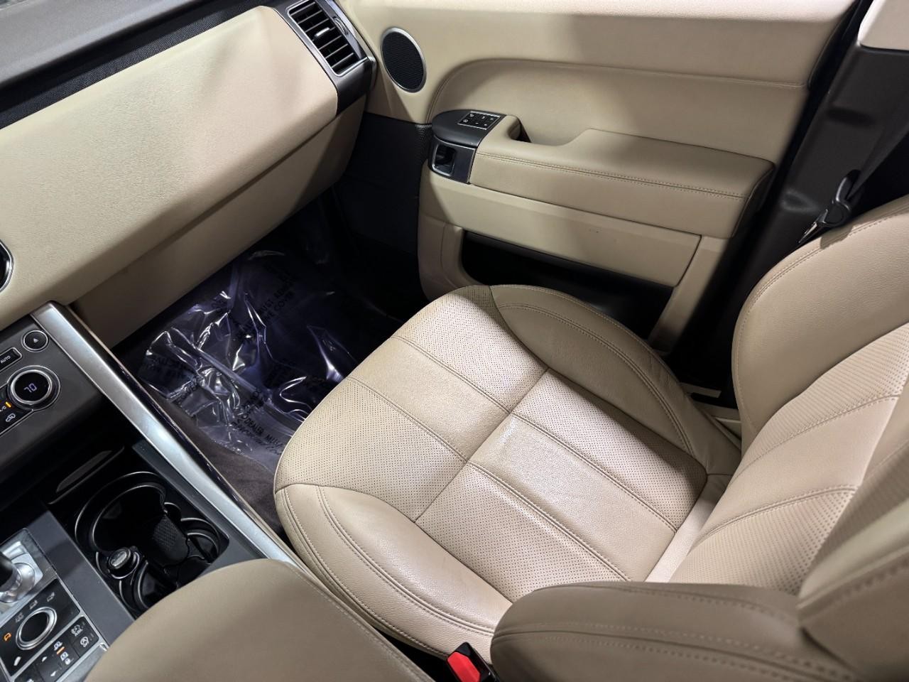 Land Rover Range Rover Sport Vehicle Full-screen Gallery Image 16