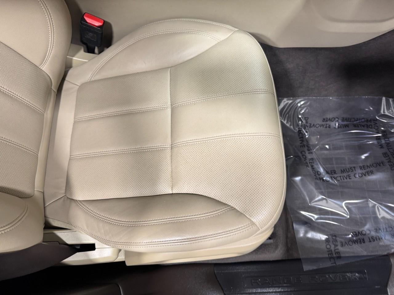 Land Rover Range Rover Sport Vehicle Full-screen Gallery Image 18