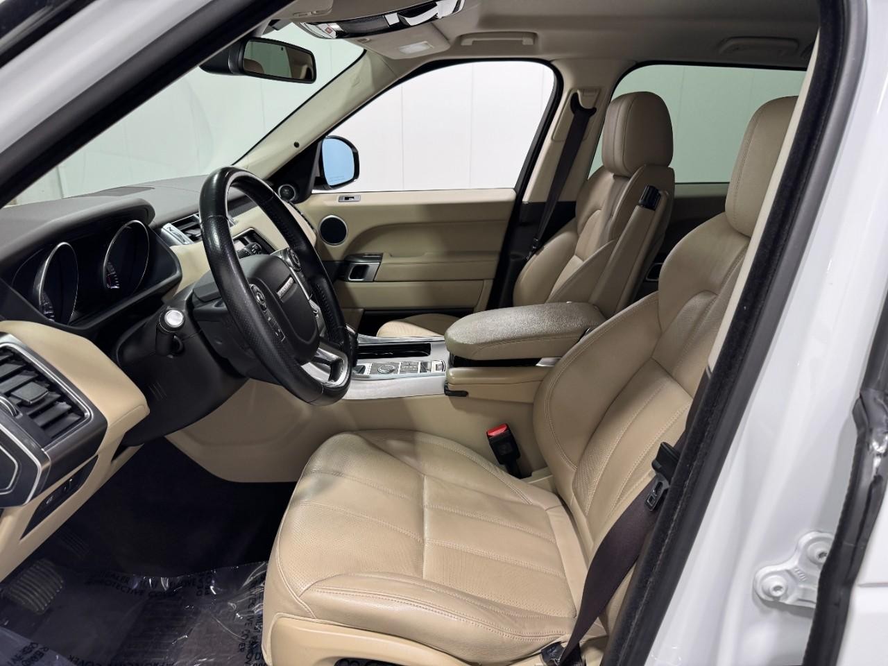 Land Rover Range Rover Sport Vehicle Full-screen Gallery Image 24