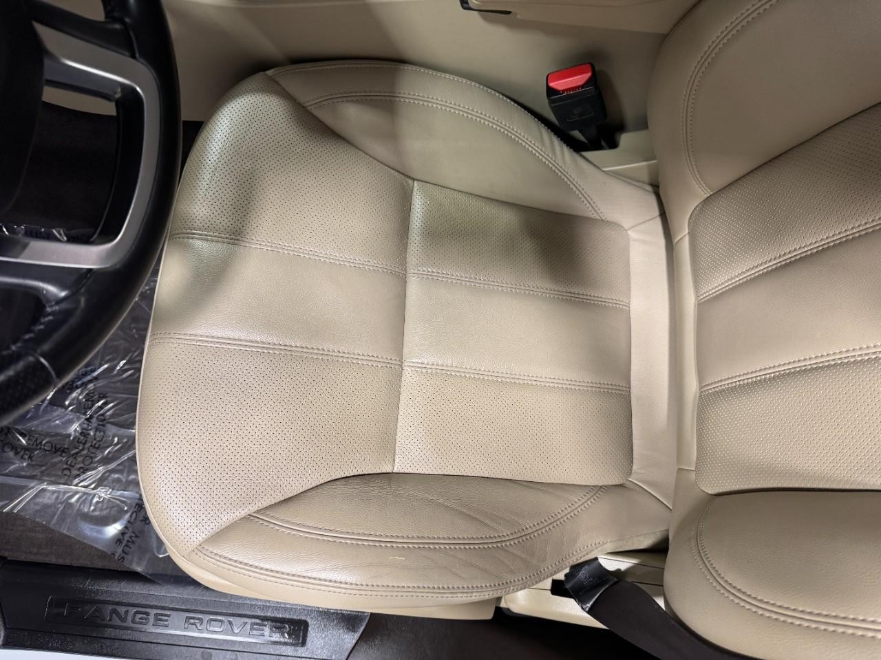 Land Rover Range Rover Sport Vehicle Full-screen Gallery Image 25