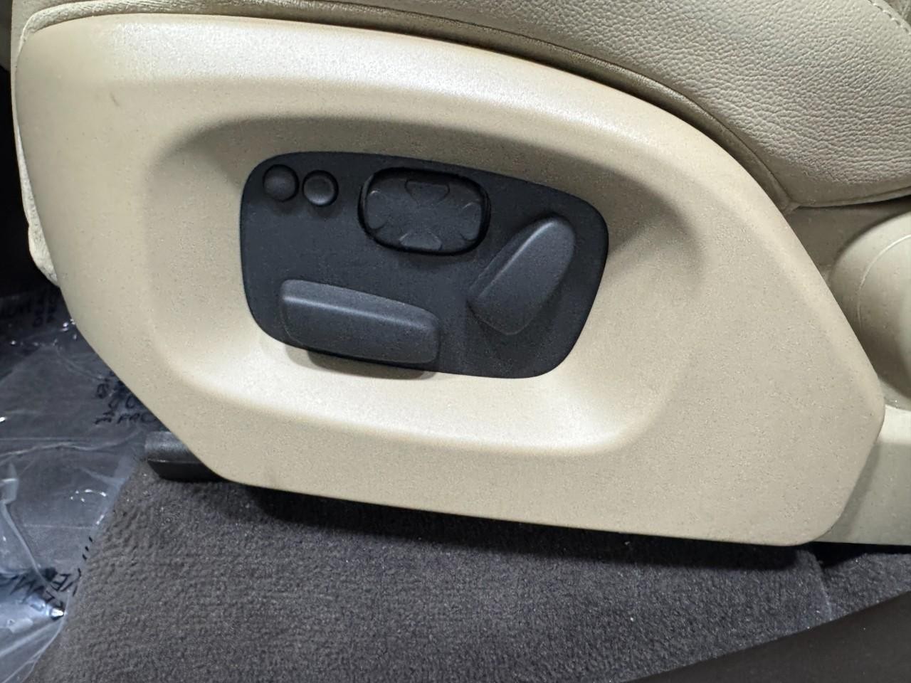 Land Rover Range Rover Sport Vehicle Full-screen Gallery Image 26