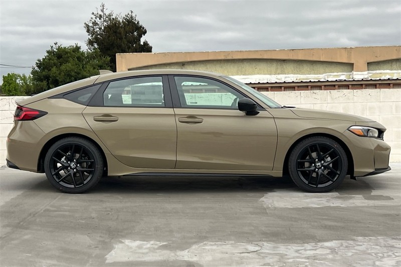 Honda Civic Hatchback Vehicle Full-screen Gallery Image 03