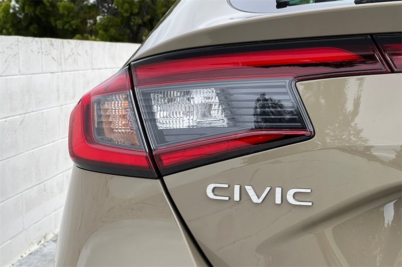 Honda Civic Hatchback Vehicle Full-screen Gallery Image 06