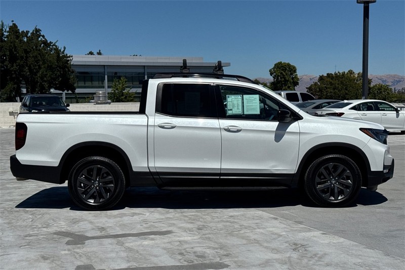 Honda Ridgeline Vehicle Full-screen Gallery Image 02