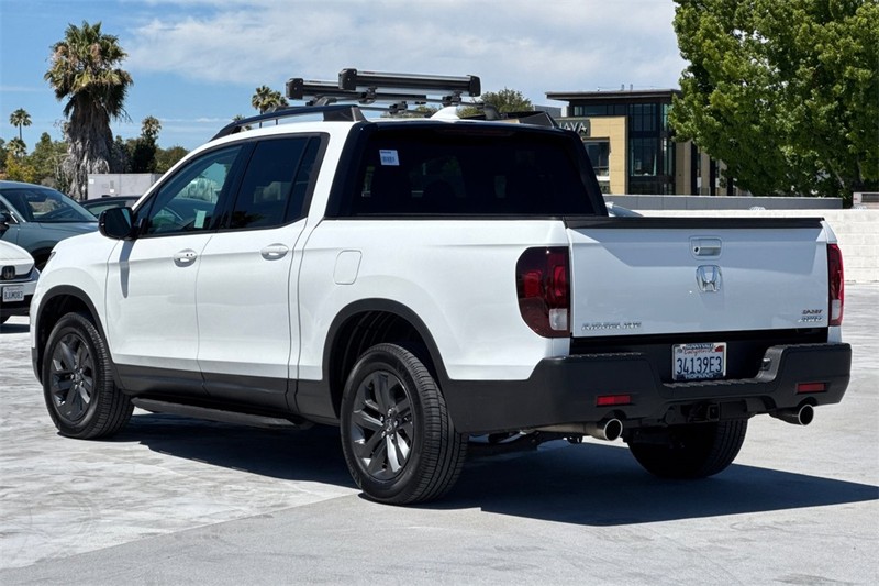 Honda Ridgeline Vehicle Full-screen Gallery Image 05