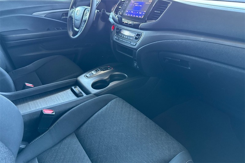 Honda Ridgeline Vehicle Full-screen Gallery Image 14