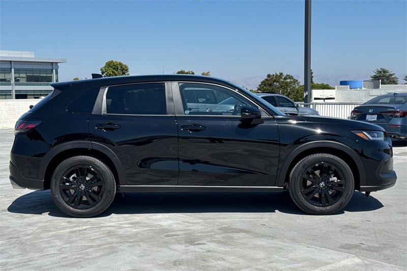 Honda HR-V Vehicle Full-screen Gallery Image 03