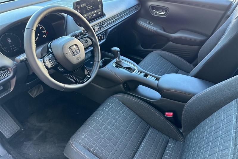 Honda HR-V Vehicle Full-screen Gallery Image 07