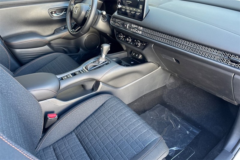 Honda HR-V Vehicle Full-screen Gallery Image 12