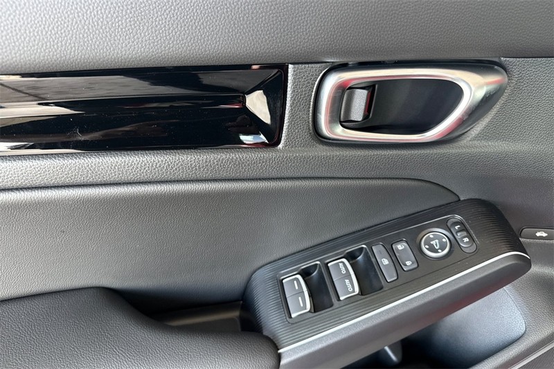 Honda Civic Sedan Hybrid Vehicle Full-screen Gallery Image 08