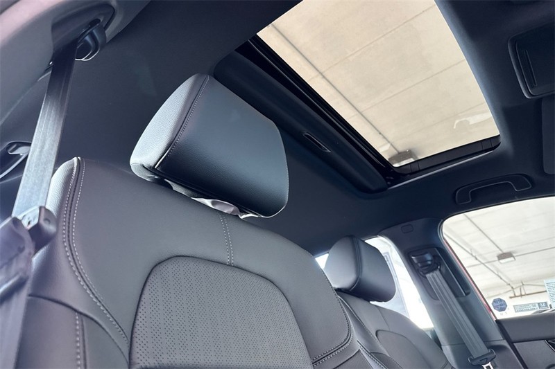 Honda Civic Sedan Hybrid Vehicle Full-screen Gallery Image 13