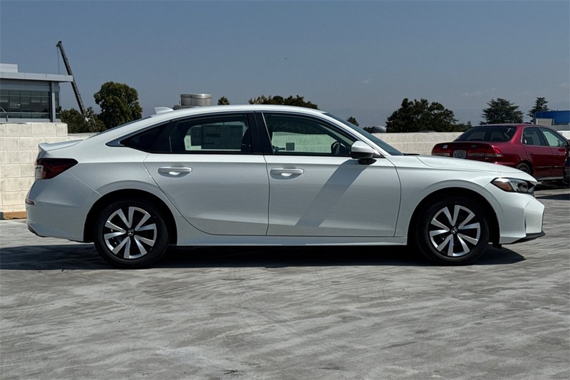 Honda Civic Sedan Vehicle Full-screen Gallery Image 03