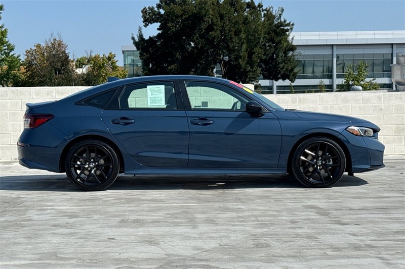 Honda Civic Sedan Hybrid Vehicle Full-screen Gallery Image 02