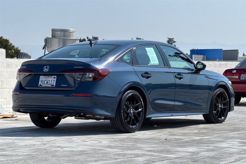 Honda Civic Sedan Hybrid Vehicle Full-screen Gallery Image 03