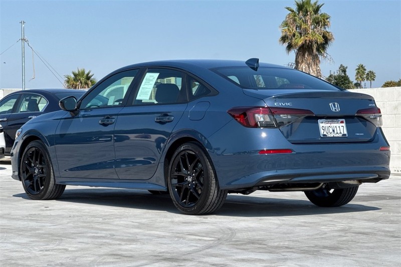 Honda Civic Sedan Hybrid Vehicle Full-screen Gallery Image 05