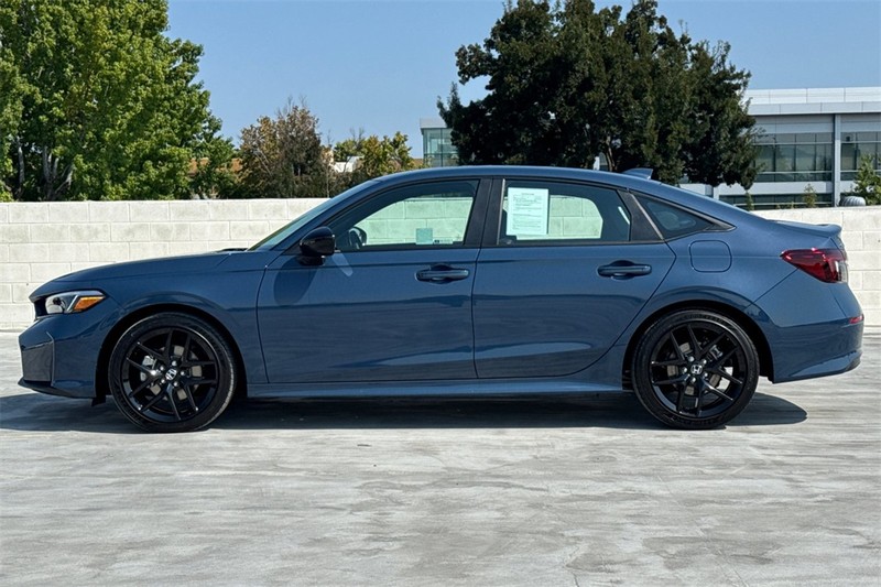 Honda Civic Sedan Hybrid Vehicle Full-screen Gallery Image 06