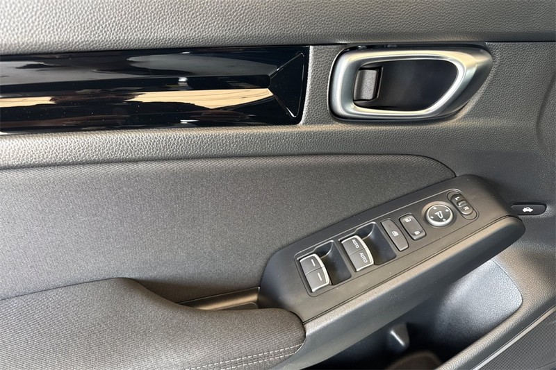 Honda Civic Sedan Hybrid Vehicle Full-screen Gallery Image 10