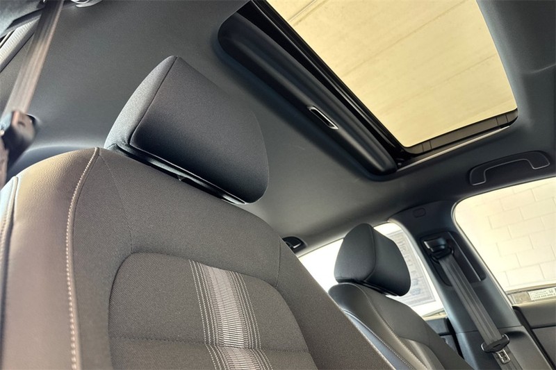 Honda Civic Sedan Hybrid Vehicle Full-screen Gallery Image 15