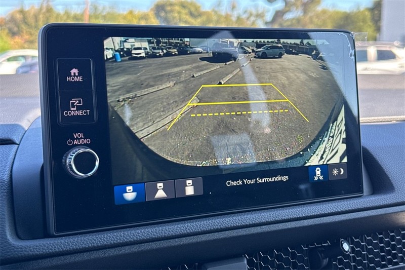 Honda CR-V Hybrid Vehicle Full-screen Gallery Image 16