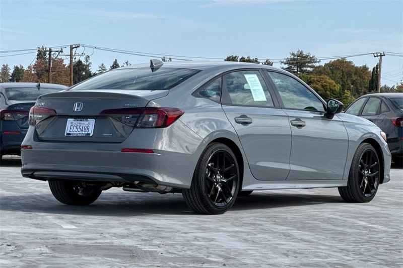 Honda Civic Sedan Hybrid Vehicle Full-screen Gallery Image 03