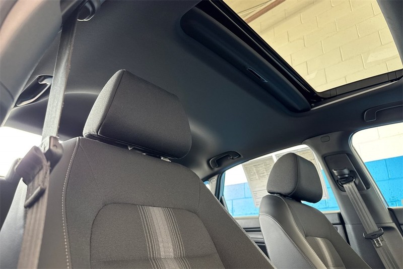 Honda Civic Sedan Hybrid Vehicle Full-screen Gallery Image 15