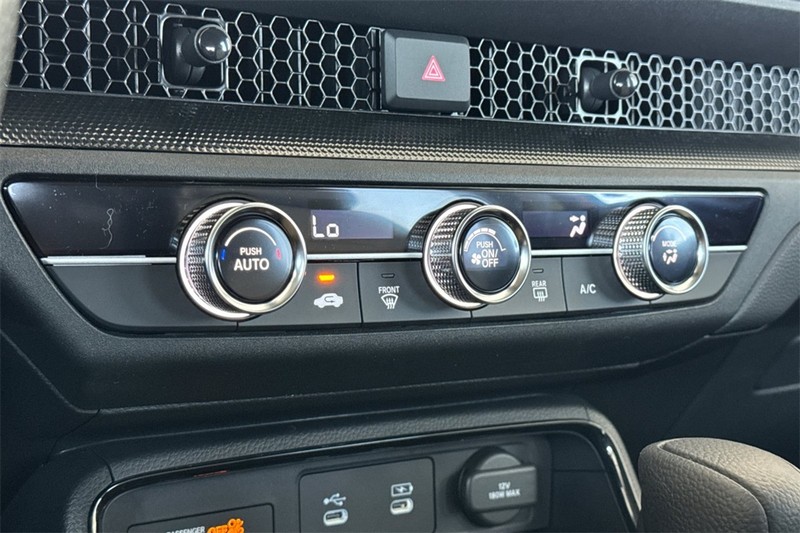 Honda CR-V Vehicle Full-screen Gallery Image 16