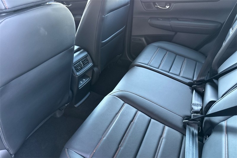 Honda CR-V Hybrid Vehicle Full-screen Gallery Image 09