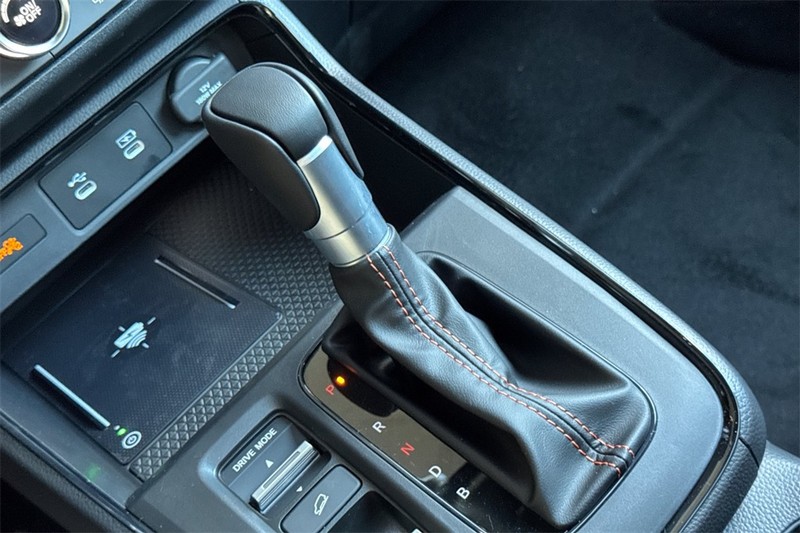 Honda CR-V Hybrid Vehicle Full-screen Gallery Image 18