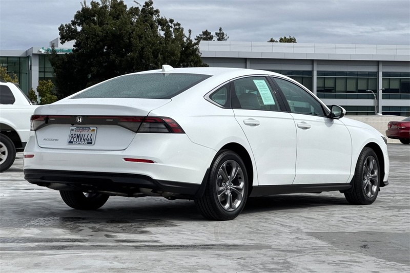 Honda Accord Sedan Vehicle Full-screen Gallery Image 03