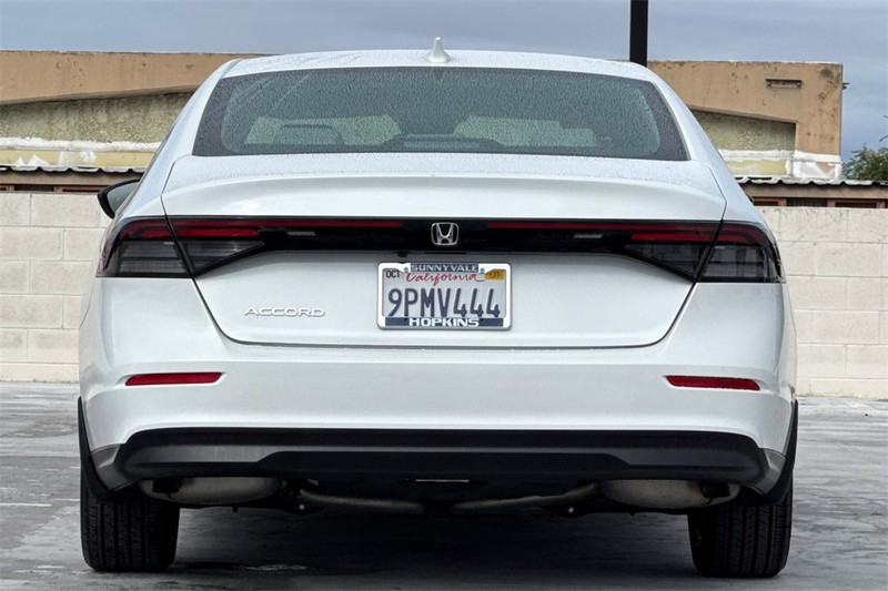 Honda Accord Sedan Vehicle Full-screen Gallery Image 04