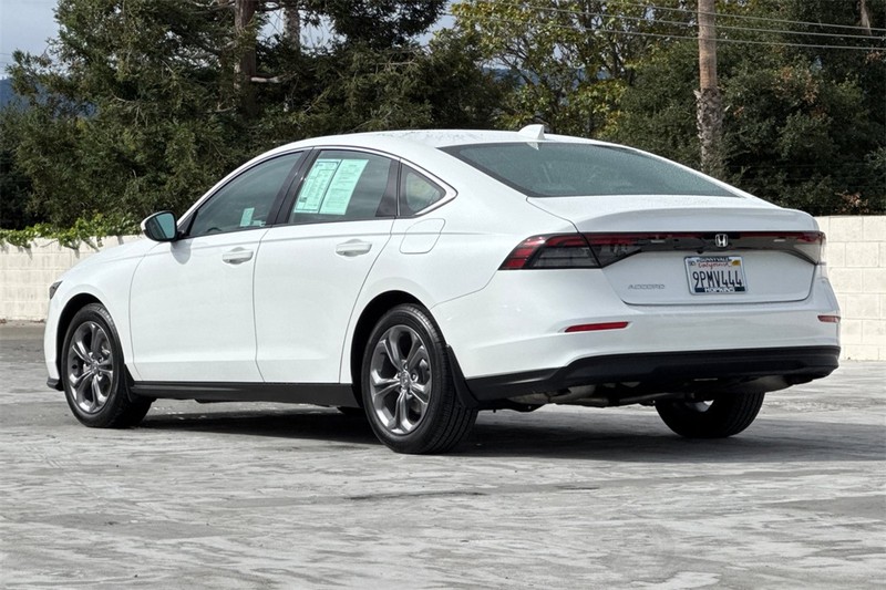 Honda Accord Sedan Vehicle Full-screen Gallery Image 05