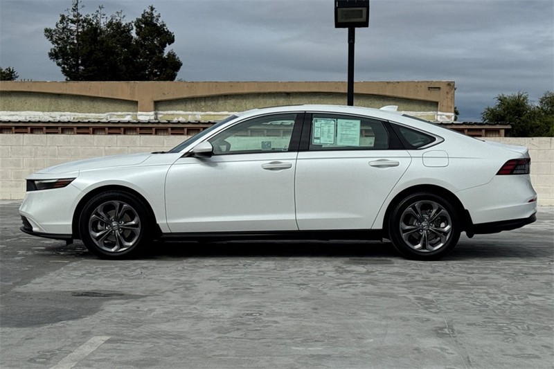 Honda Accord Sedan Vehicle Full-screen Gallery Image 06