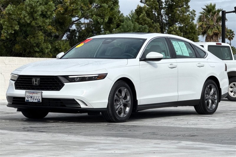 Honda Accord Sedan Vehicle Full-screen Gallery Image 07