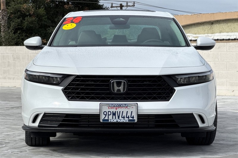 Honda Accord Sedan Vehicle Full-screen Gallery Image 08