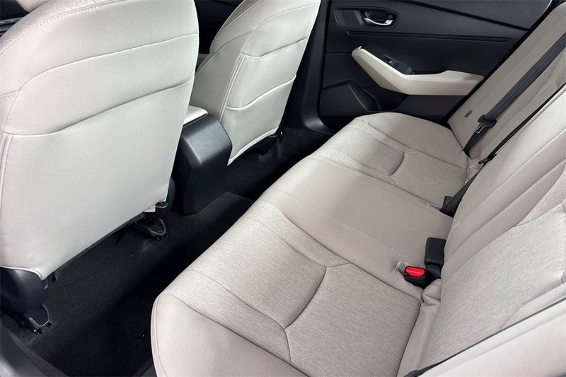 Honda Accord Sedan Vehicle Full-screen Gallery Image 11