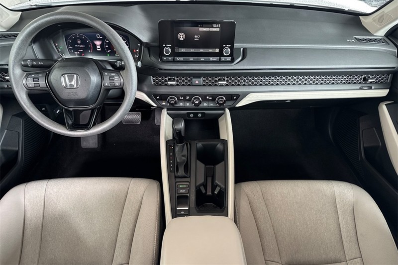 Honda Accord Sedan Vehicle Full-screen Gallery Image 12