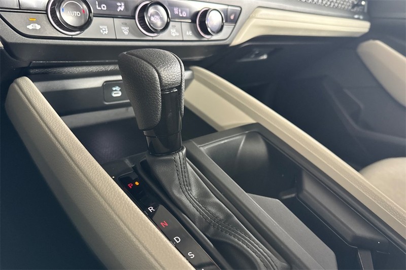 Honda Accord Sedan Vehicle Full-screen Gallery Image 19