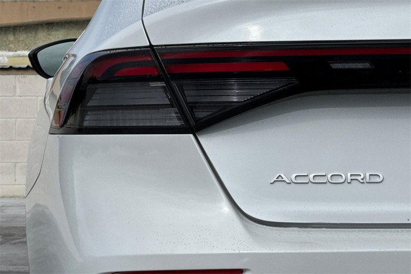 Honda Accord Sedan Vehicle Full-screen Gallery Image 25