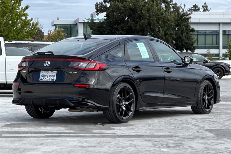 Honda Civic Hatchback Vehicle Full-screen Gallery Image 03