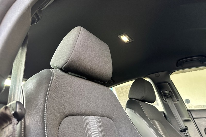 Honda Civic Hatchback Vehicle Full-screen Gallery Image 15