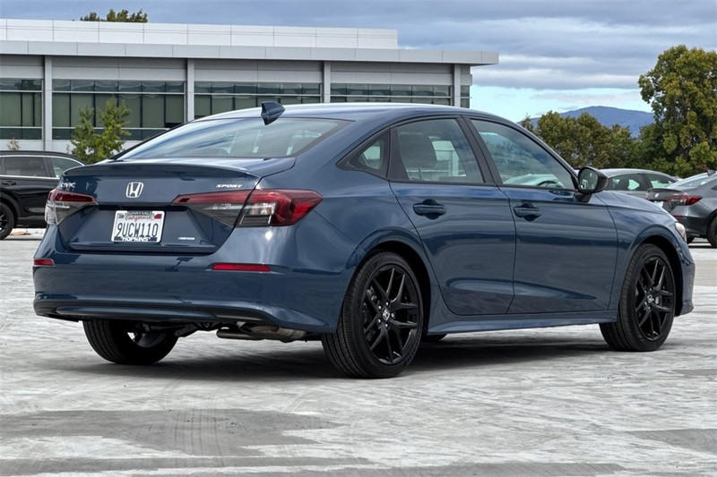 Honda Civic Sedan Hybrid Vehicle Full-screen Gallery Image 03