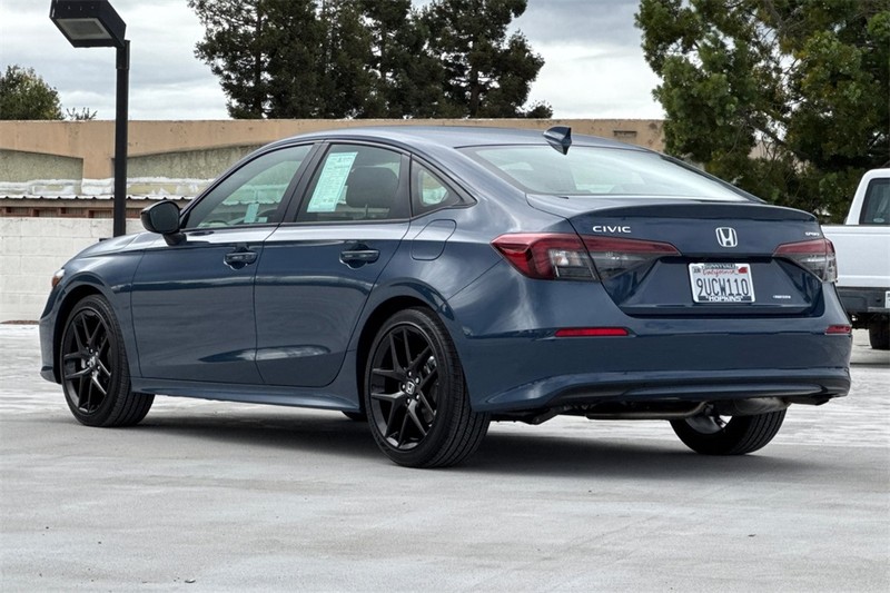 Honda Civic Sedan Hybrid Vehicle Full-screen Gallery Image 05