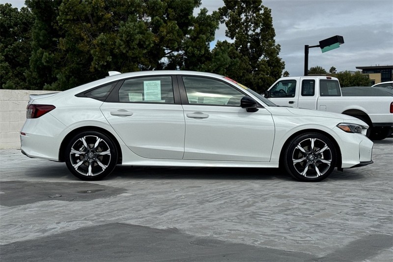 Honda Civic Sedan Hybrid Vehicle Full-screen Gallery Image 02