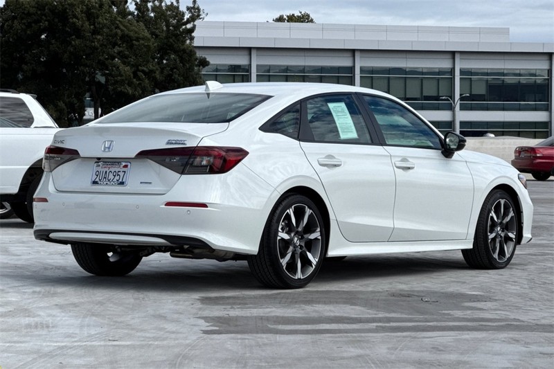 Honda Civic Sedan Hybrid Vehicle Full-screen Gallery Image 03