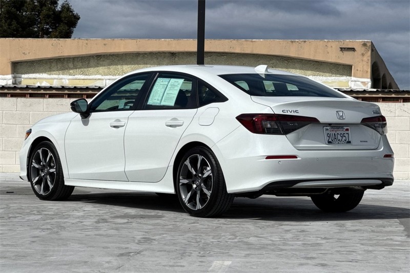 Honda Civic Sedan Hybrid Vehicle Full-screen Gallery Image 05