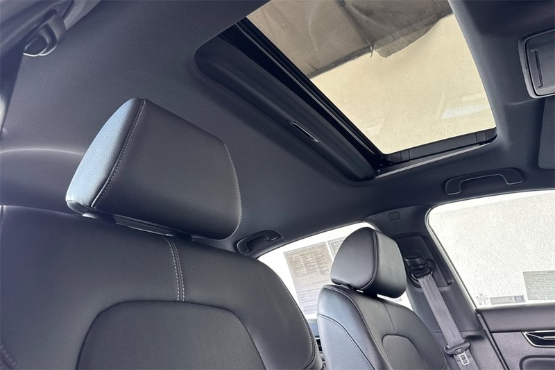 Honda Civic Sedan Hybrid Vehicle Full-screen Gallery Image 15