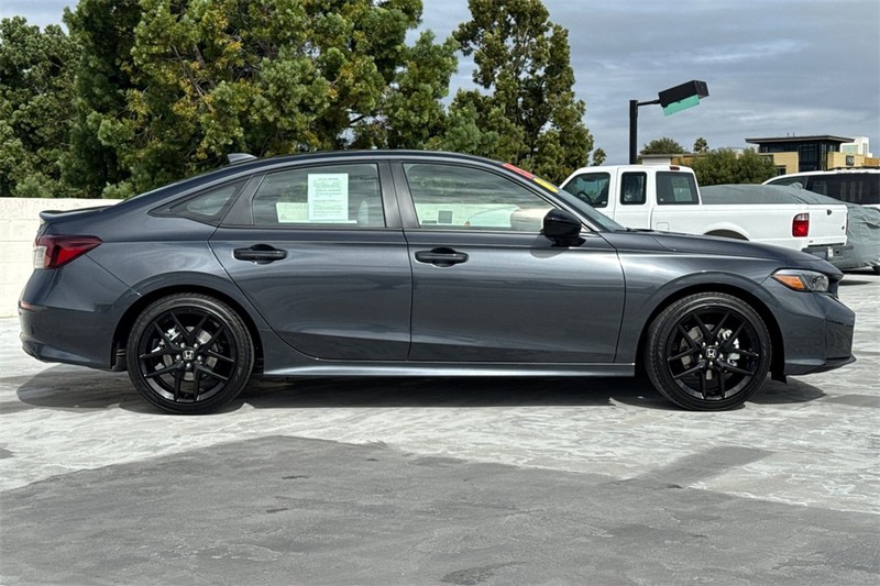 Honda Civic Sedan Hybrid Vehicle Full-screen Gallery Image 02