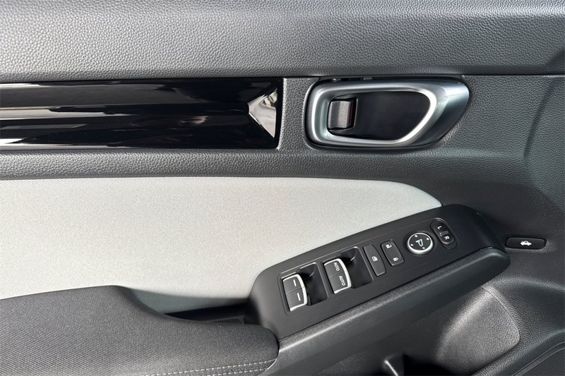 Honda Civic Sedan Hybrid Vehicle Full-screen Gallery Image 10